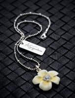Designkette mit Blumenanhänger - A&C neu