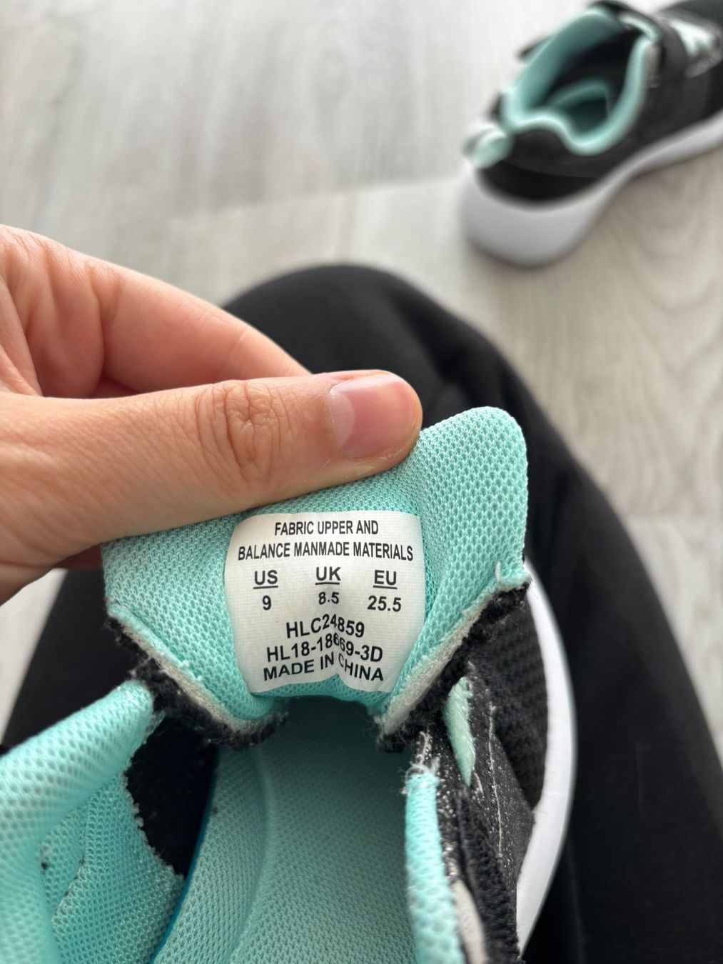 Schuhe für Jungen: Kindersneaker Gr. 25.5 – Gebraucht aus Hochfelden von rub_rnw5 5