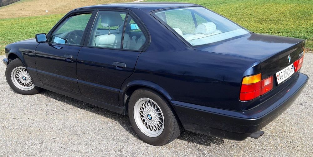 BMW E34 525iA 122tkm orientblau