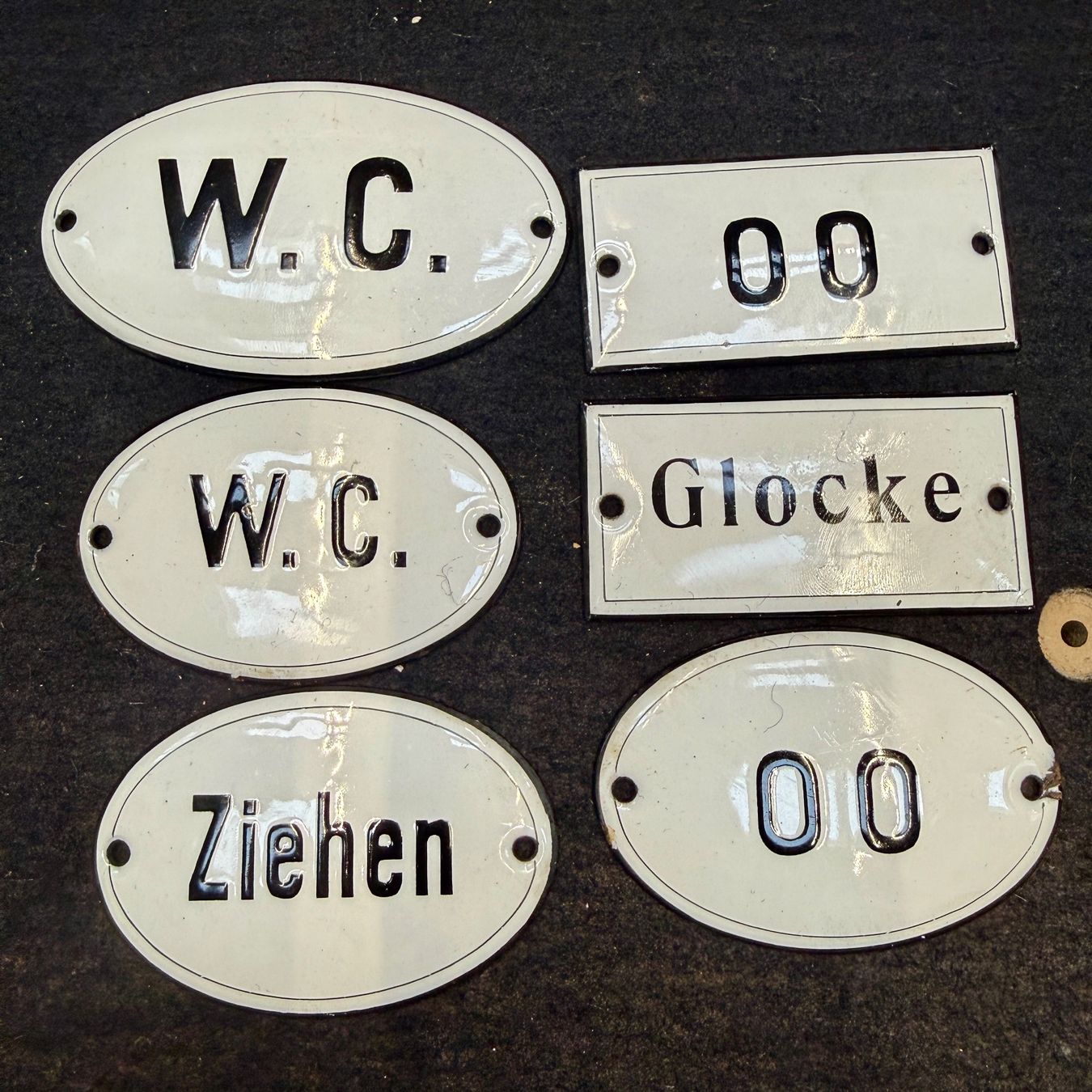 Schilder: 6 Kleine Emailschilder – Gebraucht aus Ueberstorf von Brocandi