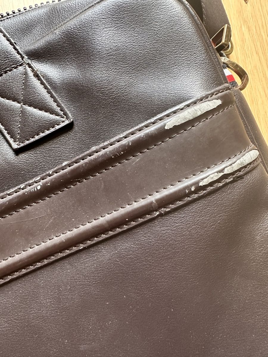 Tommy Hilfiger Borse: Tommy Hilfiger Laptop Bag Brown Fair Condition – Difettoso da Horgen venduto da ger_2y92 3