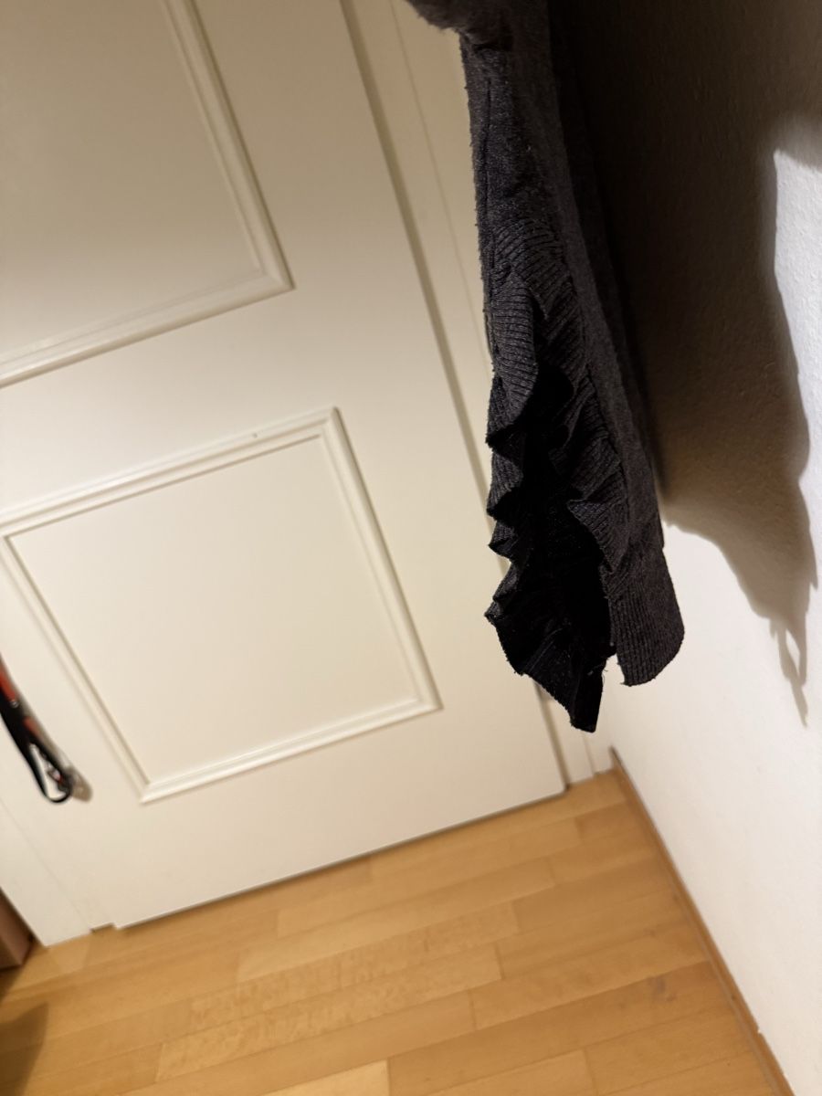 Zara Pullover & Sweatshirts: Zara Strickpullover Grau Gr. M mit Rüschen – Gebraucht aus Bern von katystrophal 1