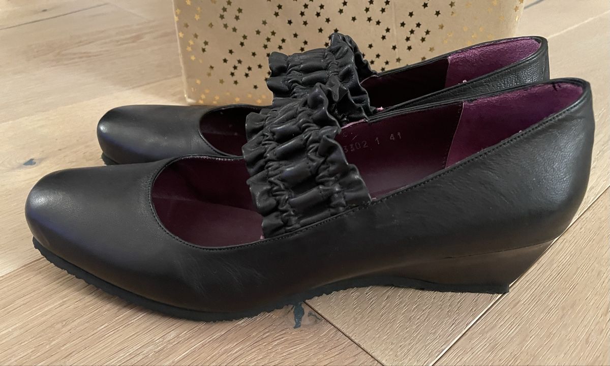 Scarpe da donna: Damenschuh schwarz, Leder, Gr. 41 – Nuovo (secondo la descrizione) da Burgdorf venduto da LenaGerig