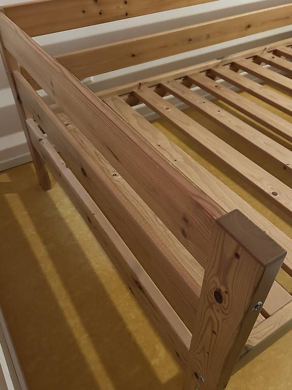 Ikea Letti: 90x190 Holzbett Kinder massiv/stabil – Usato da Oberwil b. Zug venduto da annecl 2