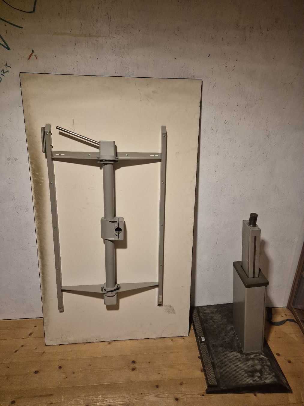 Scrivanie: Schreibtisch höhenverstellbar – Usato da Felsberg venduto da HWSDesign 2