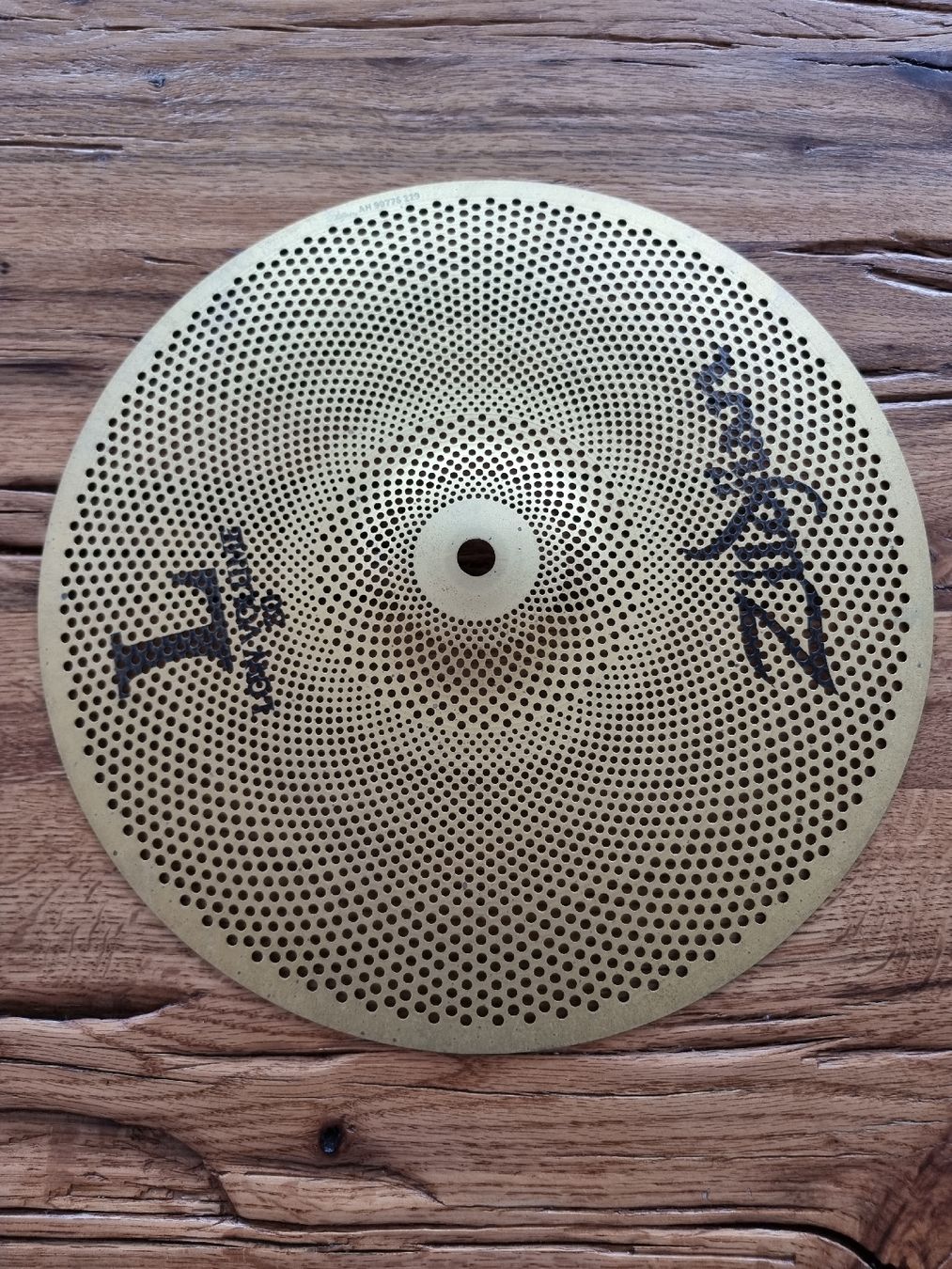 Zildjian Strumenti musicali: ZILDJIAN LOW VOLUME 80 13" CRASH – Nuovo (secondo la descrizione) da Zofingen venduto da Tinpan