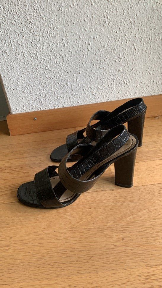 Chaussures femmes: YSL sandal 37/5 croco tom ford  Post9.- – D'occasion à Bern par waves0 1