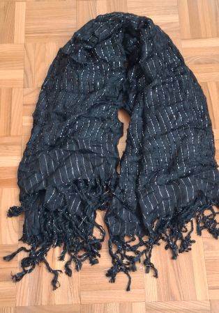 Foulard  noir à franges comme neuf/Schal schwarz