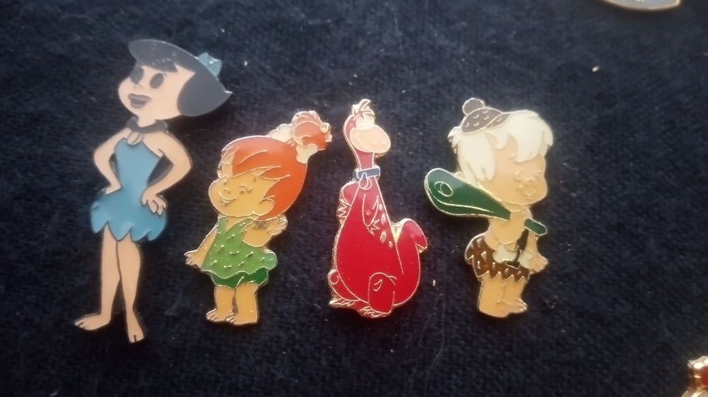 Plaketten & Abzeichen: Vintage Feuerstein Familie Pins, 4er Set, Top Zustand! – Gebraucht aus Belp von Guadalupe84