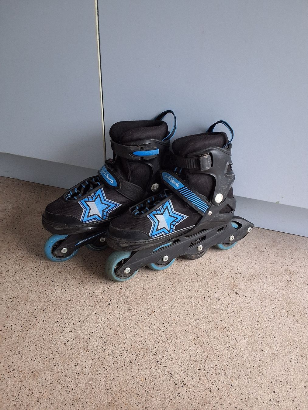 Pattini in linea & Pattini a rotelle: Inlineskates  Gr.37  Schwarz/Blau – Usato da Gipf-Oberfrick venduto da nic_wpq5 1