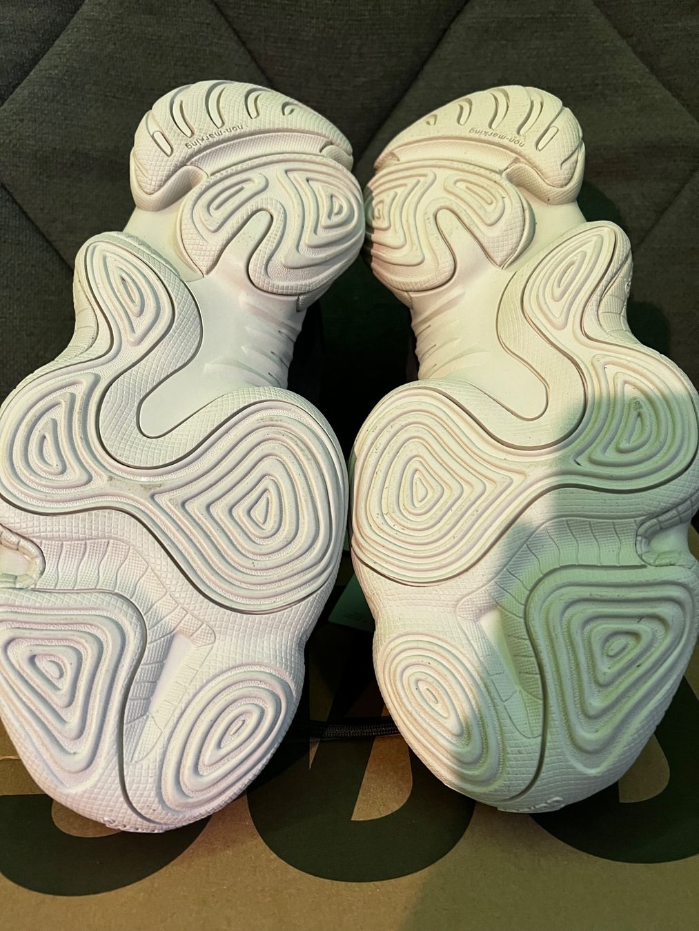 Adidas Scarpe da uomo: Yeezy 500 High Gr. 43 – Nuovo e nell'imballaggio originale da Allschwil venduto da GrenzWert 3