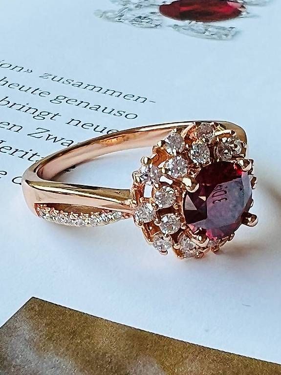 Ringe: Eleganter Ring mit rotem Moissanit. – Neu und originalverpackt aus Thalwil von han_2b8c 5