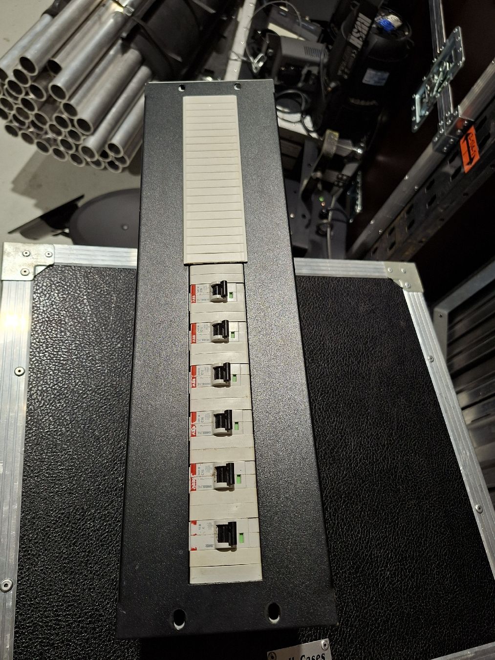 ABB Stromzufuhr: Stromverteiler mit 6x ABB Sicherungsautomaten C16A – Gebraucht aus Chur von 80808080