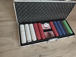 Koffer mit Pokerchips und Karten (komplett)