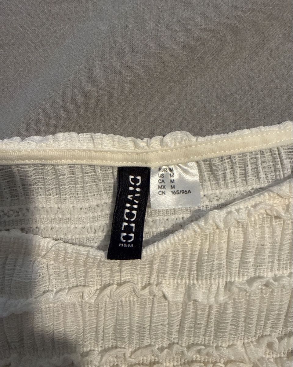 H&M Tops: HAUT HM – D'occasion à Monthey par van_jbc7 1