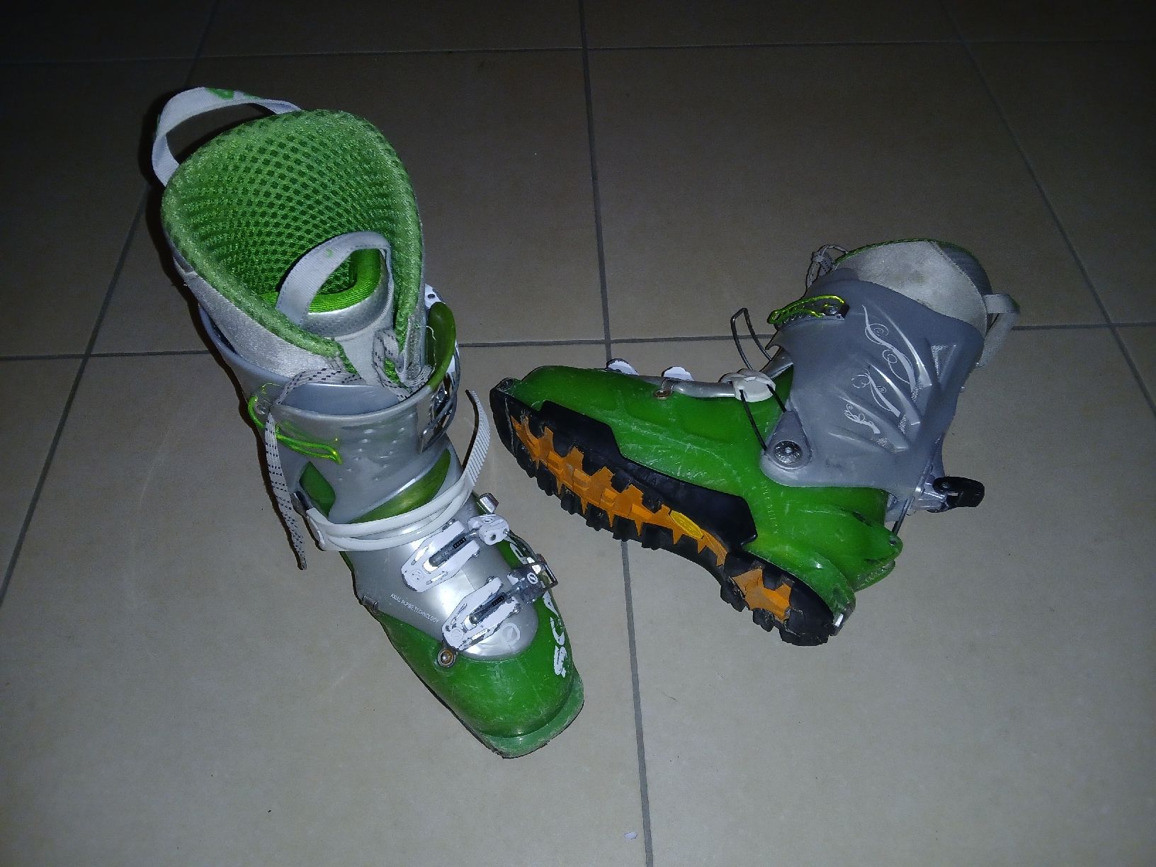 Scarpe da donna: Chaussures de ski Scarpa Gea, taille 25.5 – Usato da Botyre (Ayent) venduto da cor_ly2t 7