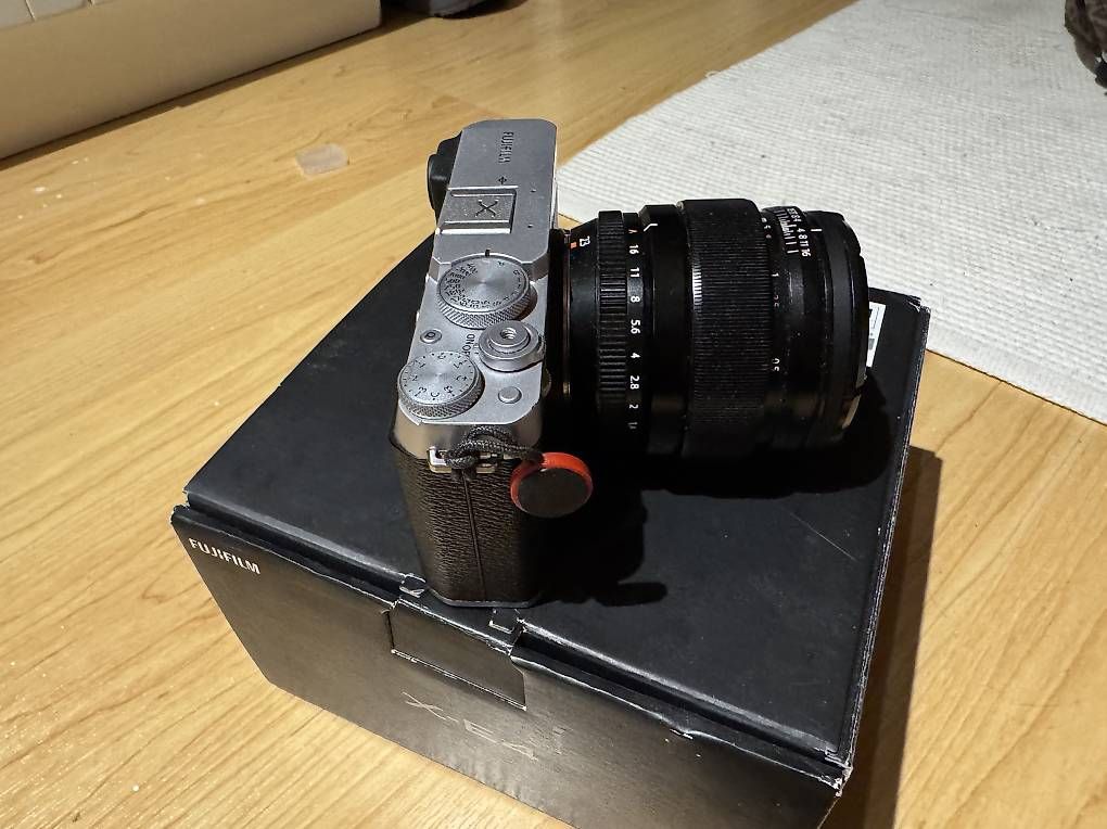 Fujifilm Appareil photo: FujiFilm X-E4 (ohne Objektiv) – D'occasion à Unterseen par paromaka 1