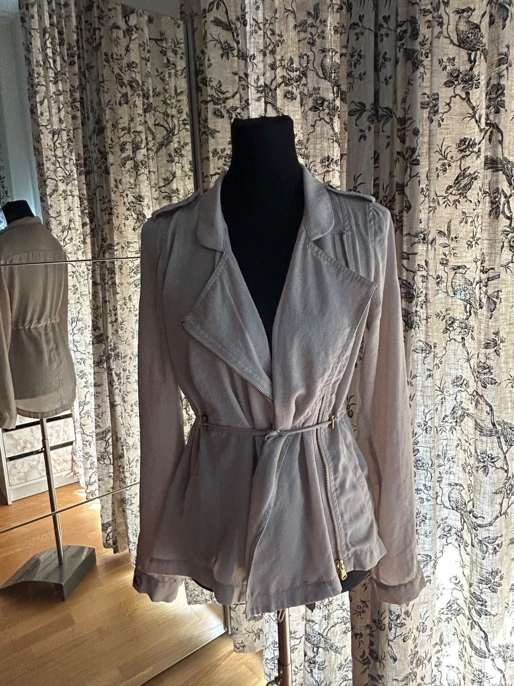 Giacche: LEICHTE JACKE ROSA/BEIGE – Usato da Luzern venduto da Suneha