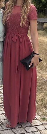 Abendkleid lang rot mit Spitze Grösse M/36