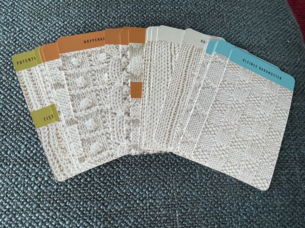 Libri: Strickmustersammlung in Kartenbox – Nuovo (secondo la descrizione) da Zürich venduto da Punkt...