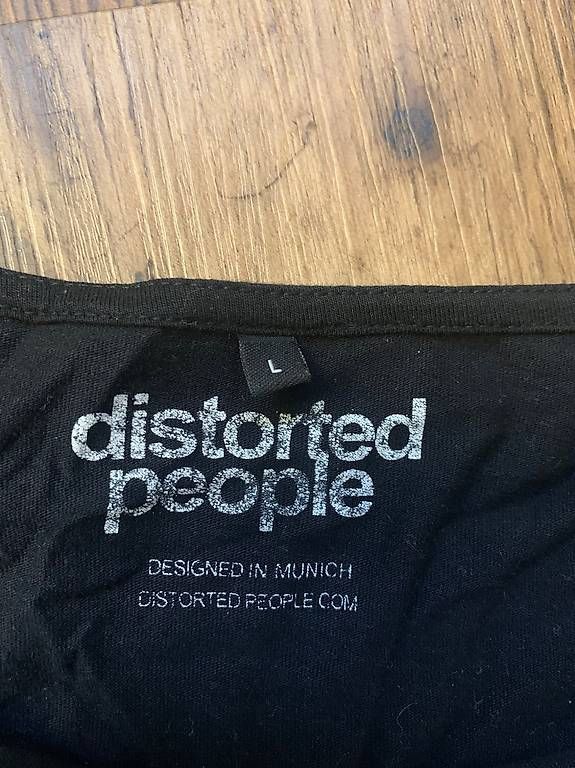 T-shirt: T-Shirt Distorted People | Barber & Butcher – Usato da Uttigen venduto da Bartolin78 1