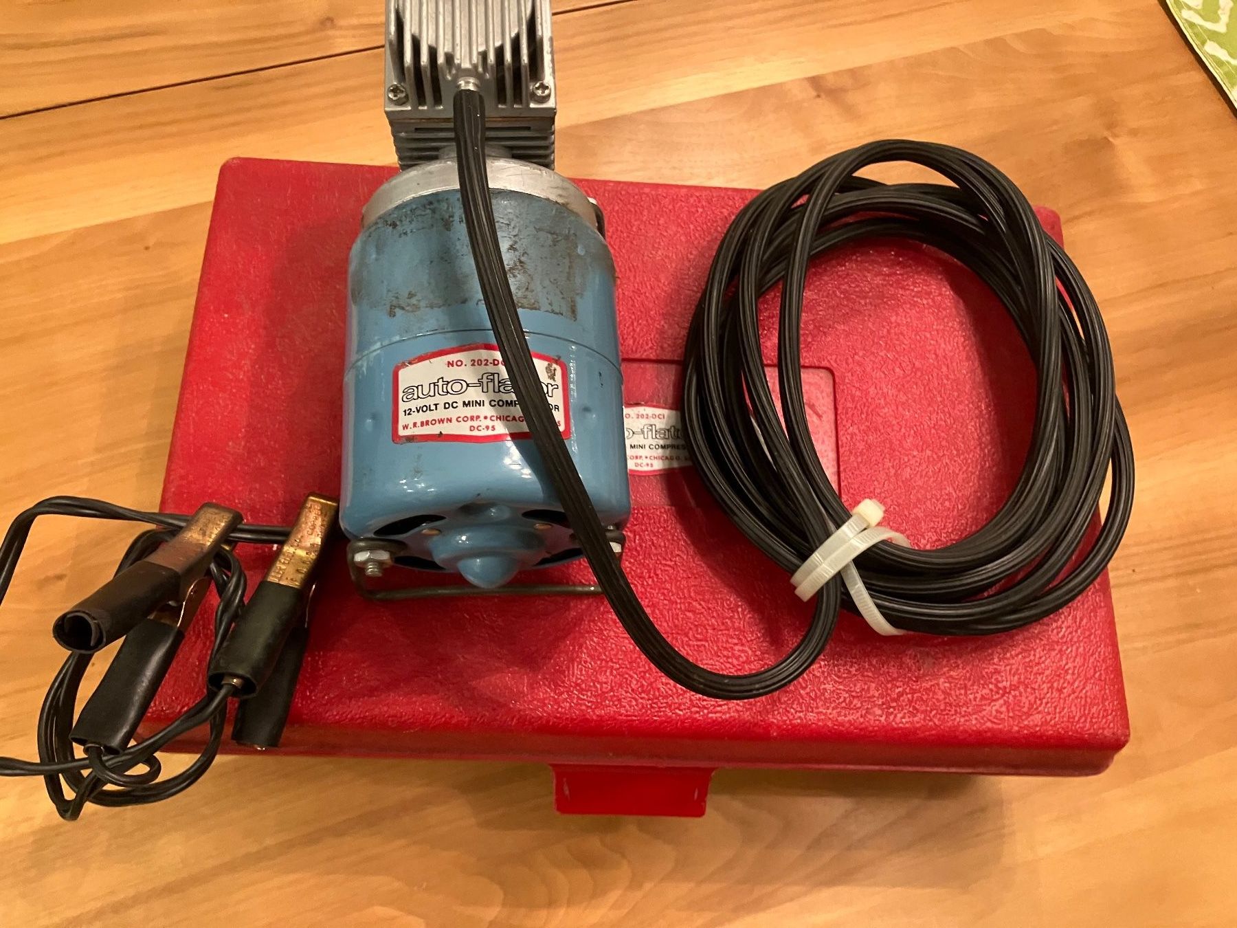 Compressori: Auto-Flator Kompressor 12V mit Koffer gebraucht Zustand – Usato da Dintikon venduto da 51r_5mdz 5