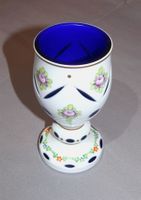 Prunk-Kelch oder Vase aus Überfangglas weiss/blau