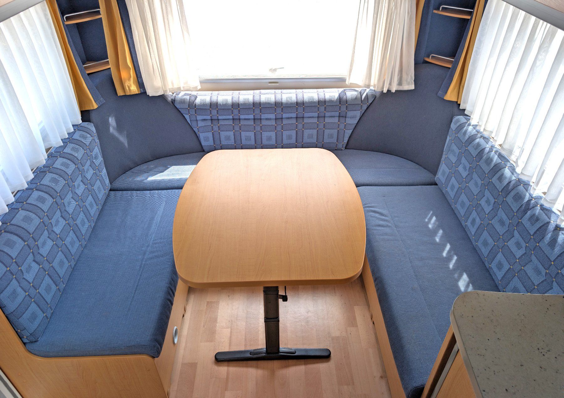 Knaus Veicoli da campeggio: Wohnwagen Knaus 500 – Usato da Winterthur venduto da MCW 5