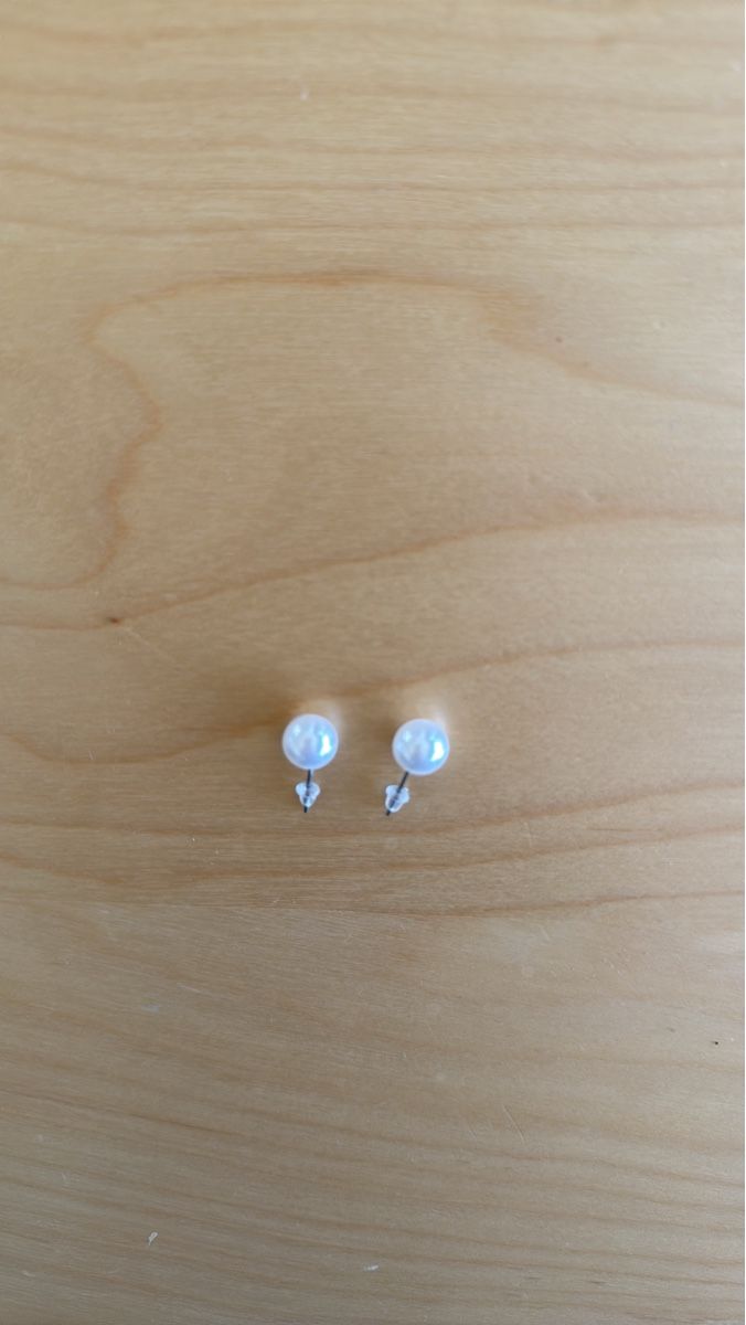 Ohrringe & -stecker: Ohrstecker Perlen weiss klein neu – Neu (gemäss Beschreibung) aus Zürich von Hugsy30