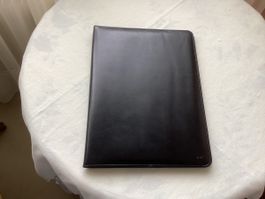 Briefmappe aus schwarzem Leder, Maße 32x24 cm