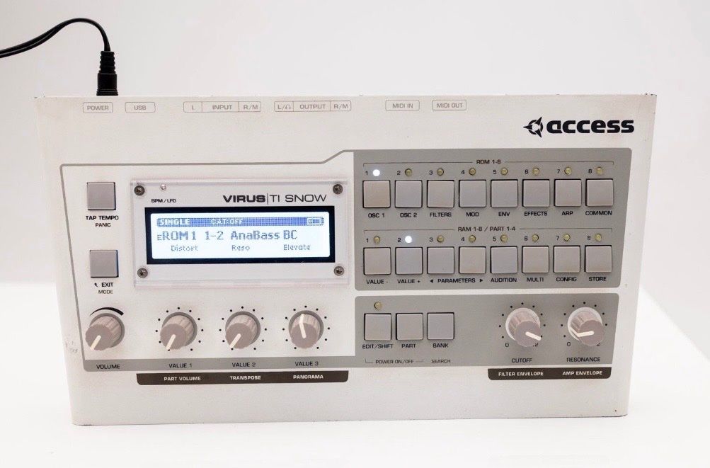 Strumenti musicali: Access Virus Snow – Usato da Genève venduto da lor_lt2h