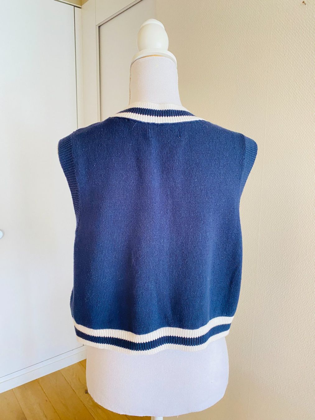 Guess Pullover & Sweatshirts: HOLLISTER: Baumwoll-Pullover/Pullunder, S, Blau – Gebraucht aus Gunten von divertimenti 1