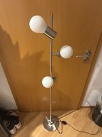 Stylische Stehlampe mit drei Spots 