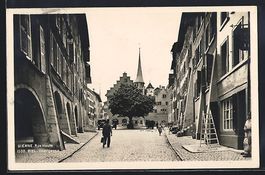 AK Biel, Strasse Obergasse mit Passanten