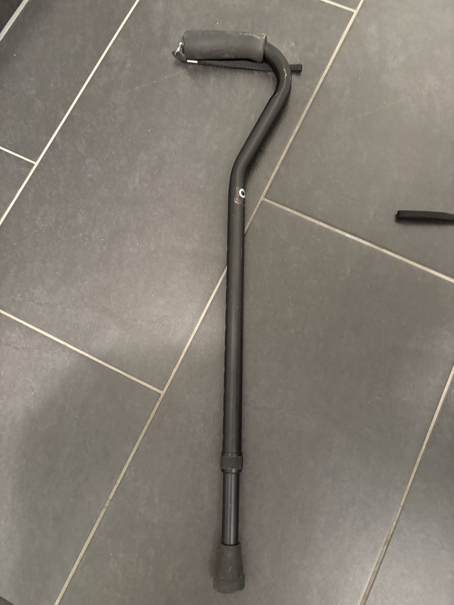 Ausili per la deambulazione: Walking stick black height adjustable used condition – Usato da Bonstetten venduto da corinnewal