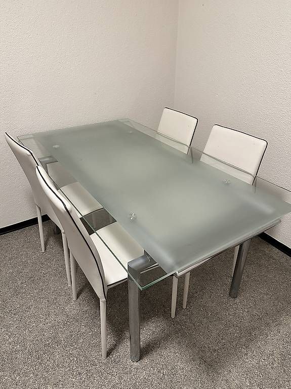 Set di tavolo e panche: Esstisch + 4 Stühle – Usato da Glattfelden venduto da rub_q7ml