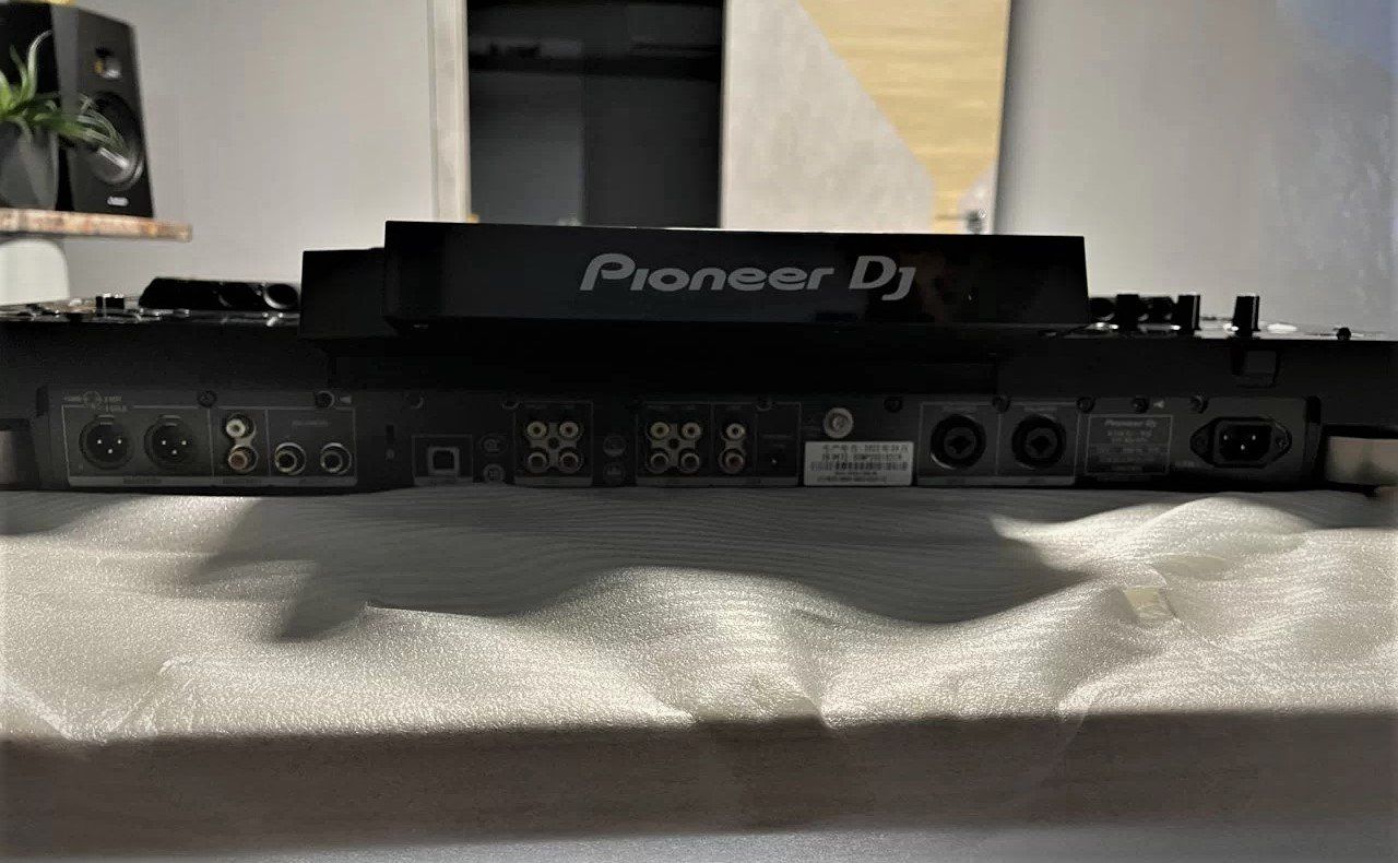 Pioneer Mischpulte: DJ-Controller Pioneer XDJ-RX3 – Neu und originalverpackt aus Zürich von  4