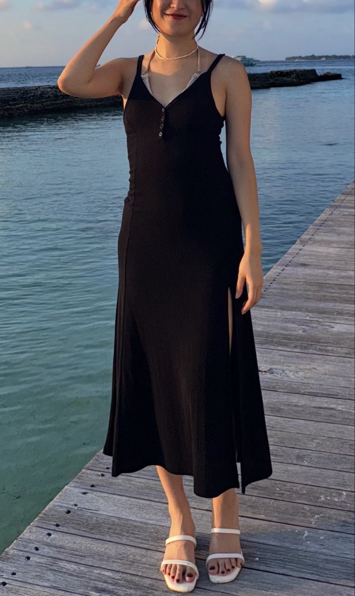 Kleider: Vacation black dress 👗 – Gebraucht aus Zürich von dam_t7hk