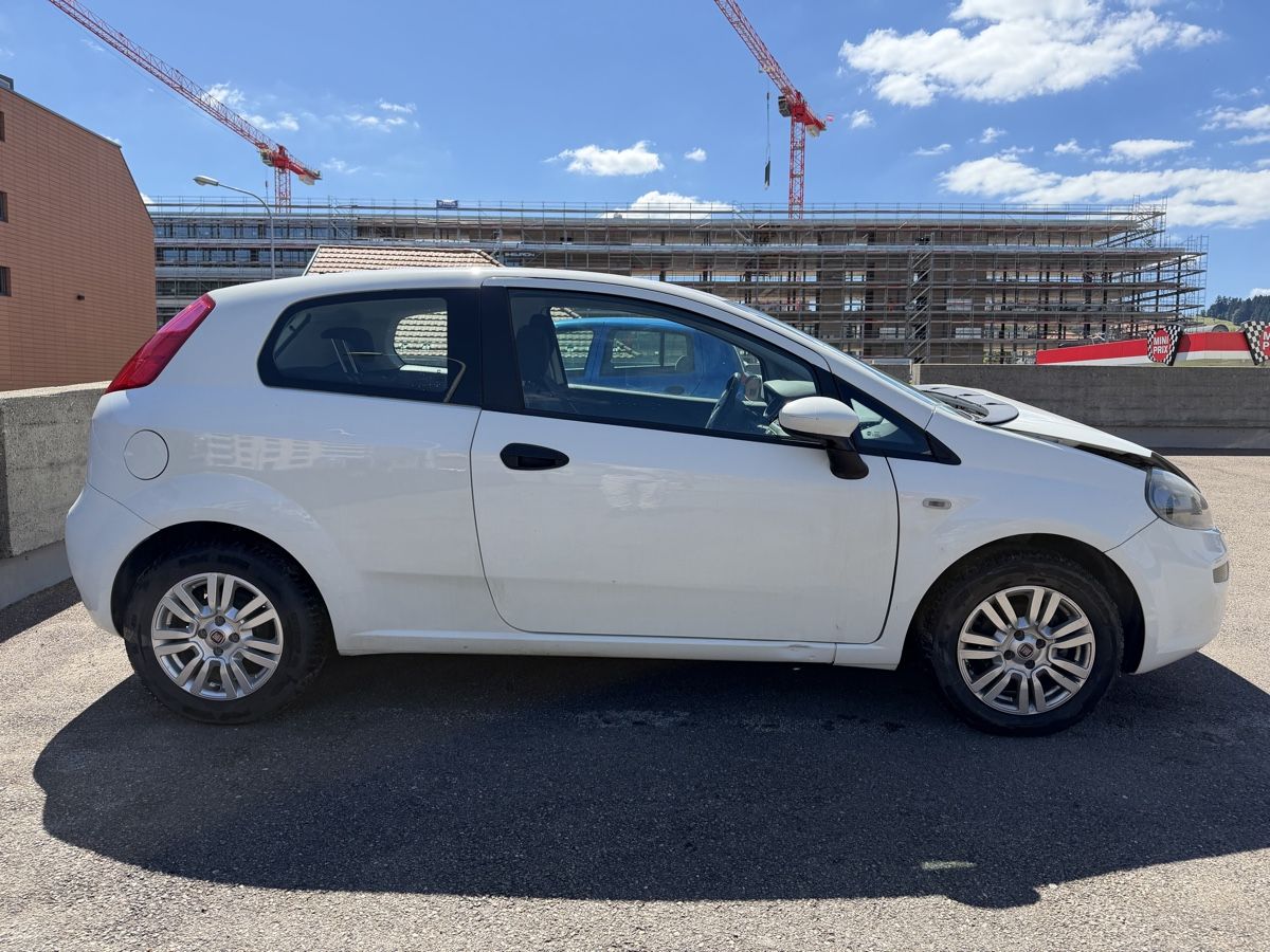 Fiat Automobili: Fiat punto  – Difettoso da La Chaux-de-Fonds venduto da Transportchezmax 1