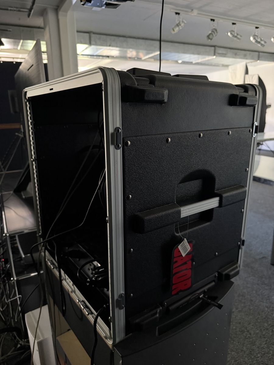 Sistema di controllo: Blackmagic ATEM 4K + HyperDeck + Gator Rack – Usato da Nänikon venduto da macqua 1