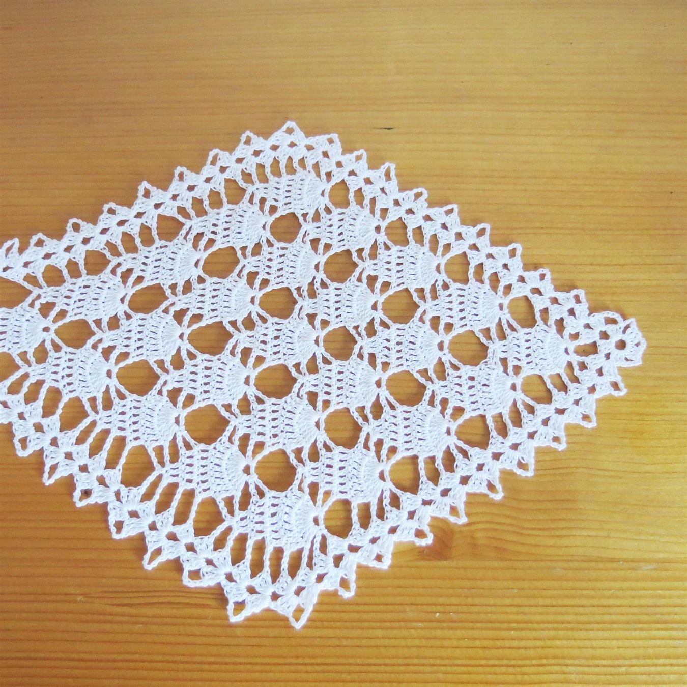 Tutte le decorazioni: Tischläufer, Häckeldeckchen 22x71 /weiss – Nuovo (secondo la descrizione) da Schaffhausen venduto da Espressoo7 1