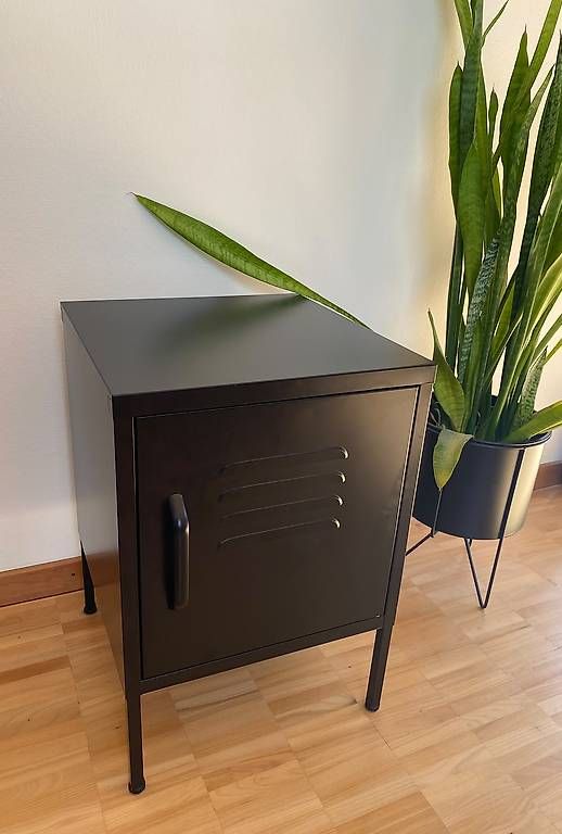 Comodini: Black metal bedside cabinet locker style – Nuovo e nell'imballaggio originale da Nyon venduto da ako_k6ln 2