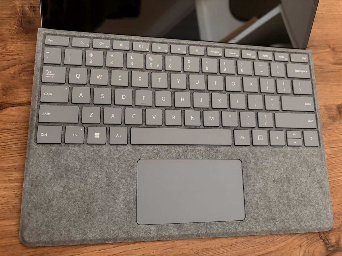Microsoft Portables: MICROSOFT Surface Pro 8 (13", Intel Core i5, 8 GB RAM, 256 G – Neuf (Voir description) à Hausen AG par 1lo 2