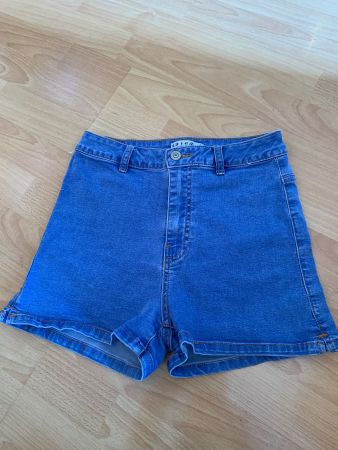 Joli short stretch en jeans taille 36