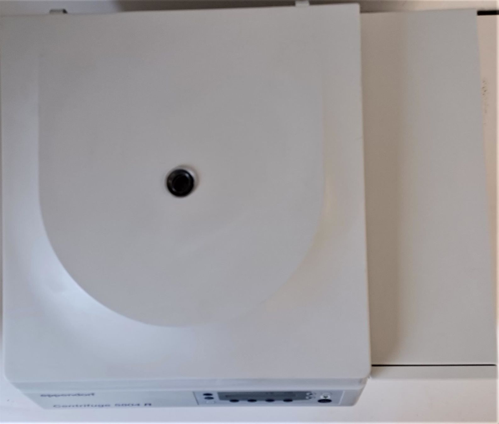 Accessori da laboratorio: Eppendorf 5804 R Centrifuge – Usato da Niederdorf venduto da LeptonAG_Labor 5