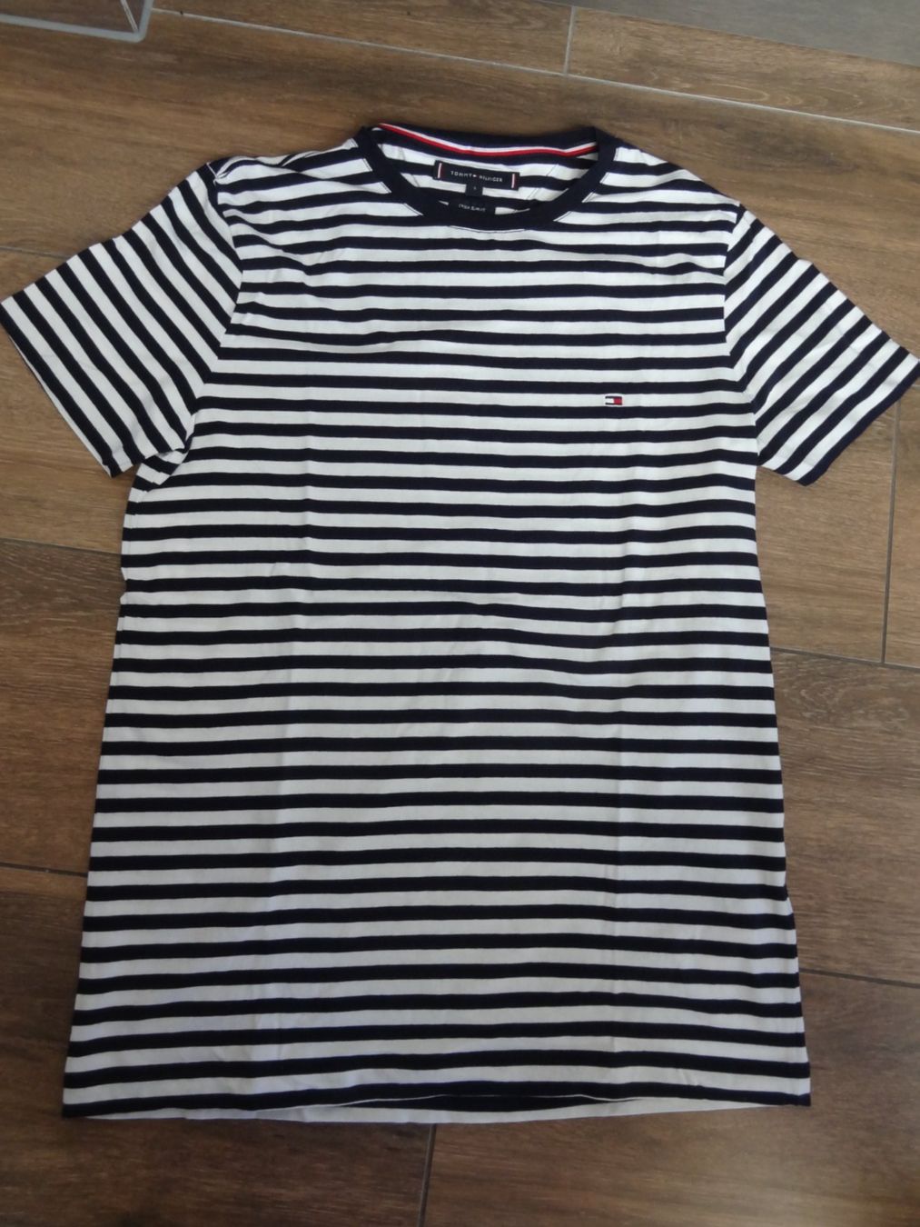 Tommy Hilfiger T-shirt: Tommy Hilfiger taille S comme neuf – Usato da Satigny venduto da salvatore73