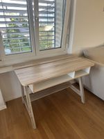 Schreibtisch
