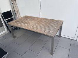 Gartentisch aus Holz