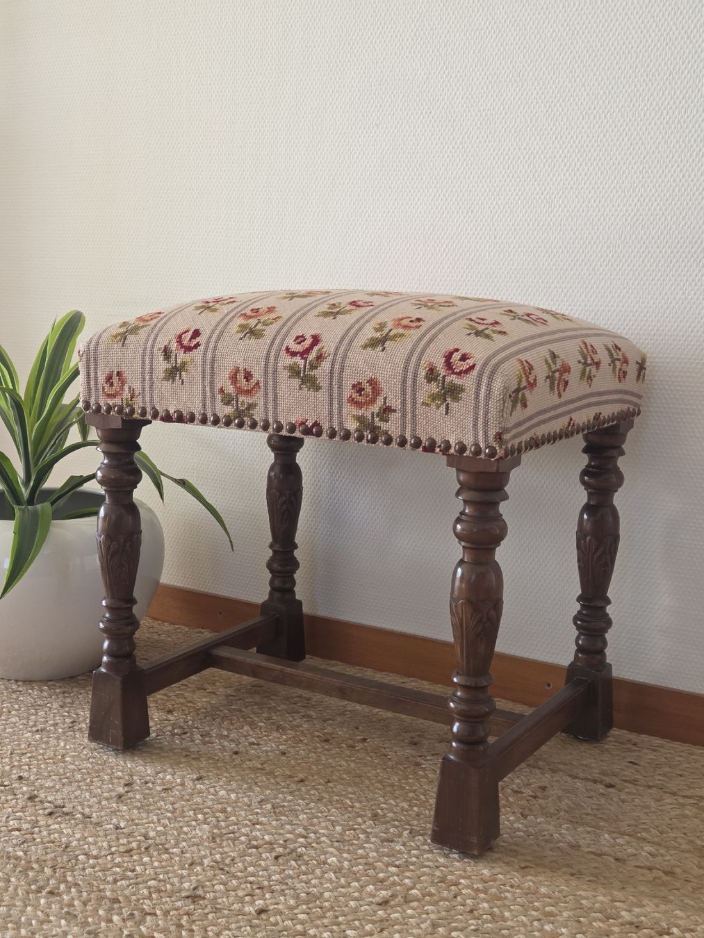 Hocker: Tabouret avec motif floral – Gebraucht aus Mont-sur-Rolle von Jolie_brocante