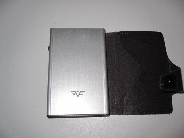 Altro in  Abbigliamento & Accessori: Tru Virtu Click & Slide Armani – Usato da Ehrendingen venduto da spanky11 4